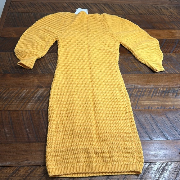 Gigi Dress in Apricot Blossom
A.L.C. - Picture 6 of 6